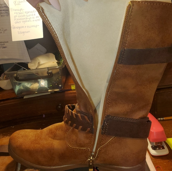 Womens boots sz EU 38, IS sz7. NWOT. Never worn. Brown weave strap boots - Picture 3 of 5